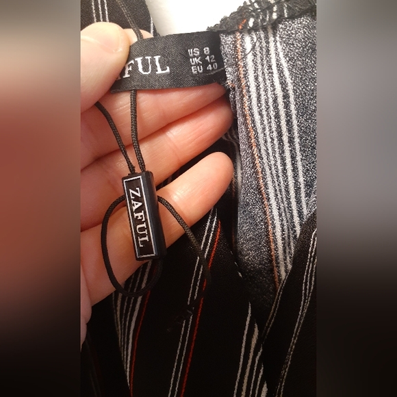 Black/red/white striped shortie romper - Zaful brand size 8 - Picture 2 of 4